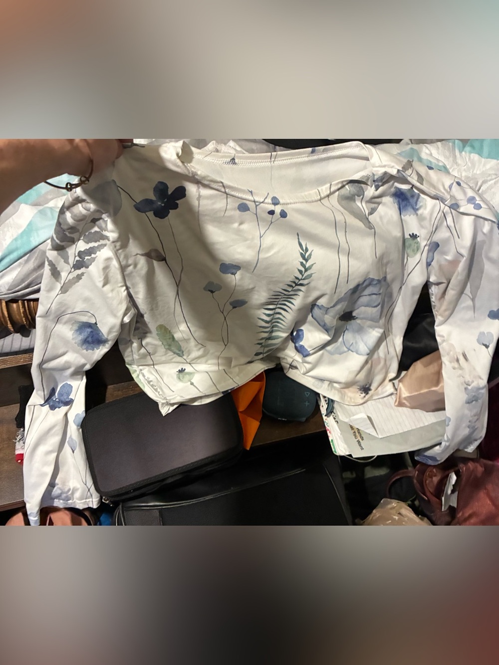 Women’s Floral Print blouse in white and blue print XXL brand source unknown.